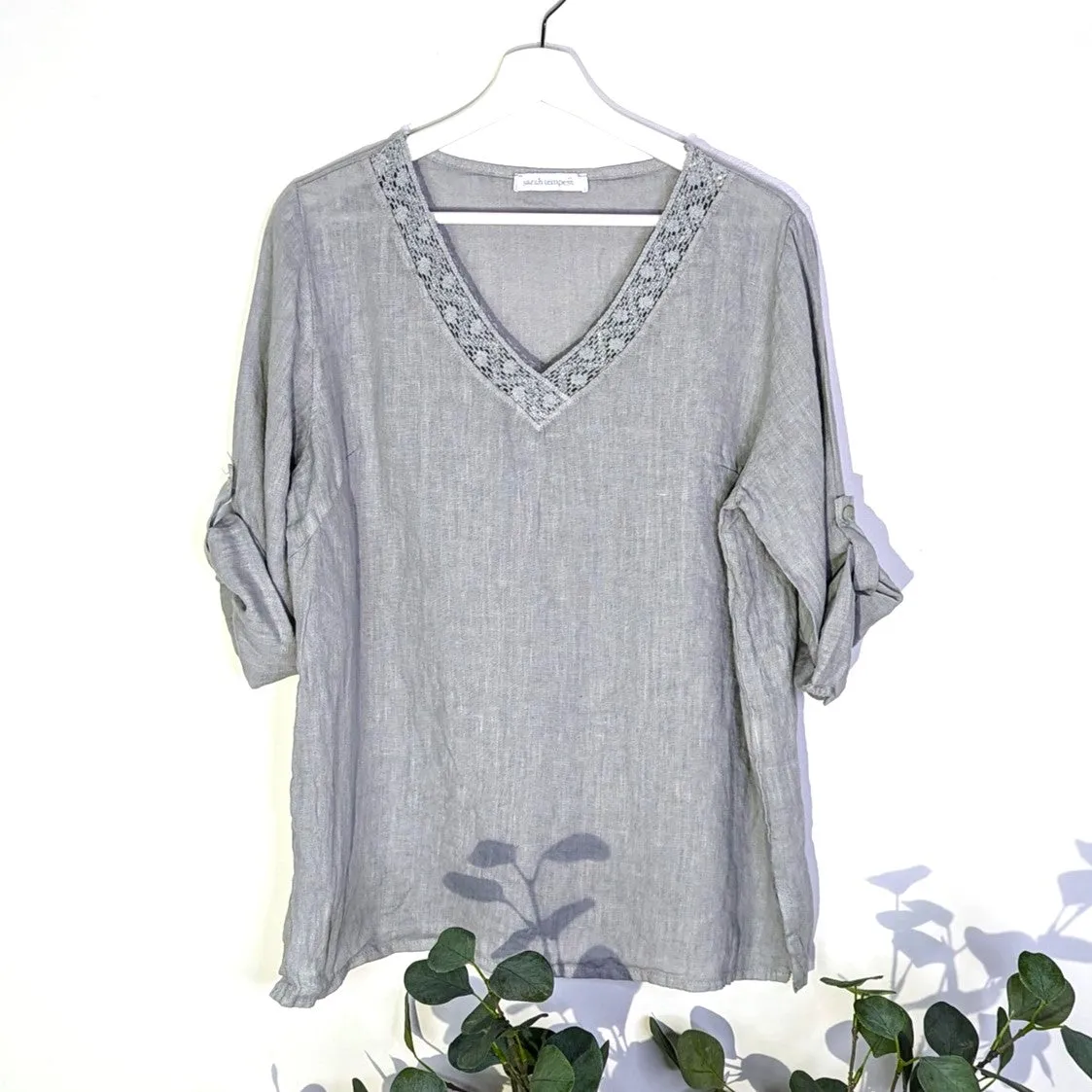 Linen top with crochet lace v neckline and 3/4 sleeves (S-M)